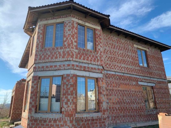 Дом с красного кирпича в Совиньоне . Подвал. 10 соток Одесса