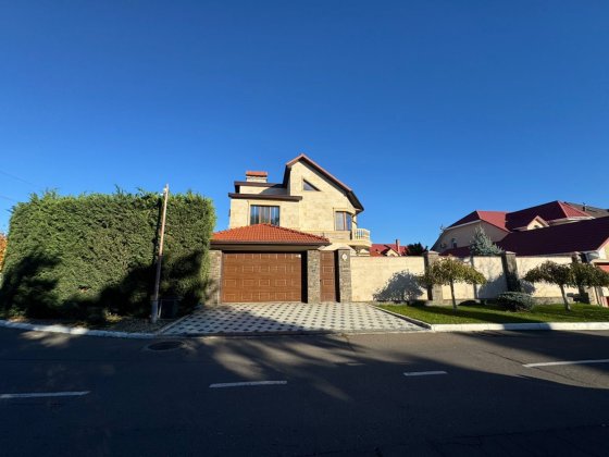 Дом в Совиньоне | 320 метров 3 этажа 7 комнат | 8 соток Одеса