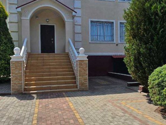 Дом в Золотой Горке, 20 соток, делимый участок, винный погреб, сауна Одесса