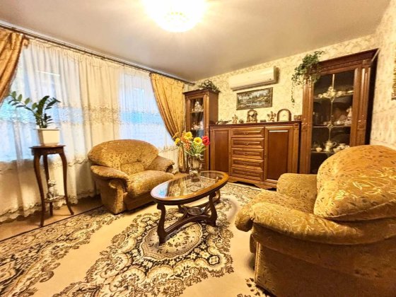 Дом  в центре возле парка + гот. бизнес Участок 6 соток! Торг. Одесса