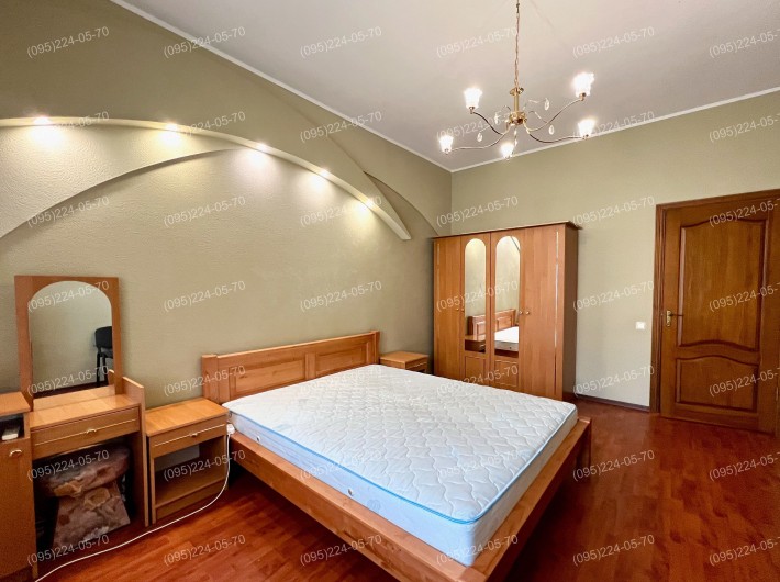 Вільна гарна квартира з автономним опаленням в Центрі міста - фото 1