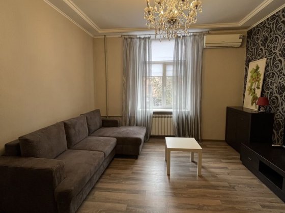 Центр, вул. Соборності 44, двокімнатна Полтава