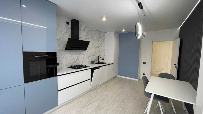 Здається простора 2‑к квартира 70 м² в сучасному житловому комплексі - фото 1