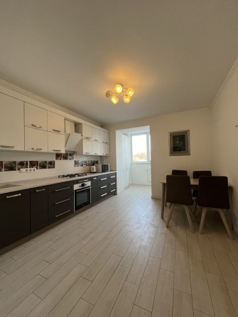 Район озера,парку,новобудЖК-закритого типу,укомплектована. - фото 1