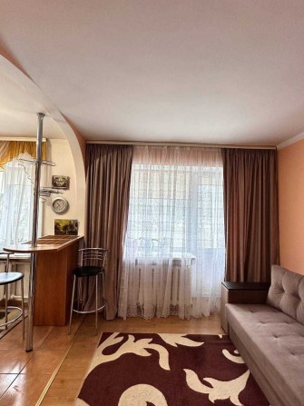 Затишна двохкімнатна в хорошому районі - фото 1