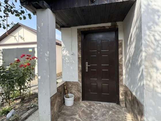 Поділ з місцем  для автомобіля Полтава