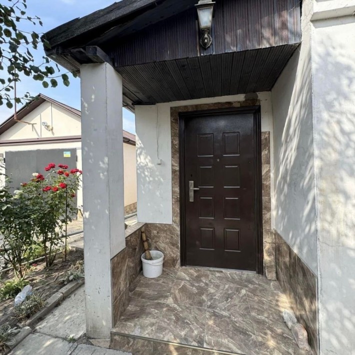 Поділ з місцем  для автомобіля - фото 1