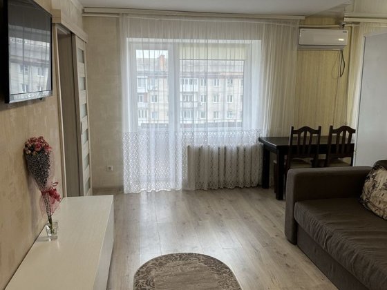 Довгострокова оренда 2-кімнатної квартири в центрі міста Ровно