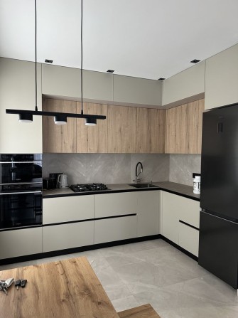 Оренда квартири з гаражем і зарядкою для електроавто - фото 1