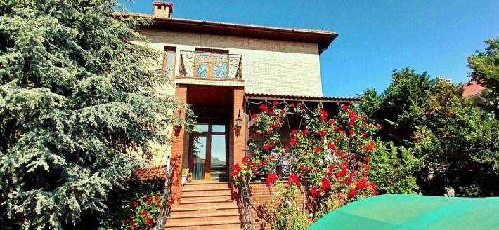 Ексклюзивний будинок з прямим видом на море з діючим бізнесом - фото 1