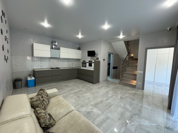 Современный таунхаус с новым стильным  ремонтом! Ключи! - фото 1