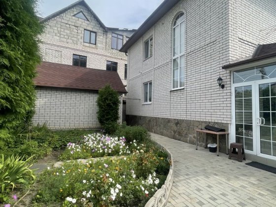 Продам дом с гостевым домиком м. Киевская Харків