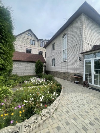 Продам дом с гостевым домиком м. Киевская - фото 1