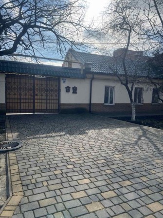 ПРОДАМ 2-х этажный ДОМ в Малиновском районе.( Дальние Мельницы) - фото 1