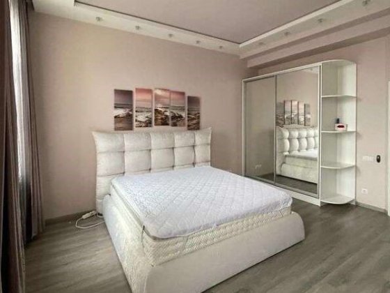 Продаж 2-к квартири вул. Велика Василькывська 4