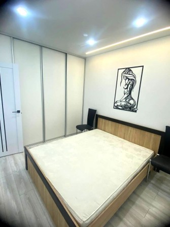 Оренда НОВОЇ 1-кімнатної квартири, поруч центр - фото 1