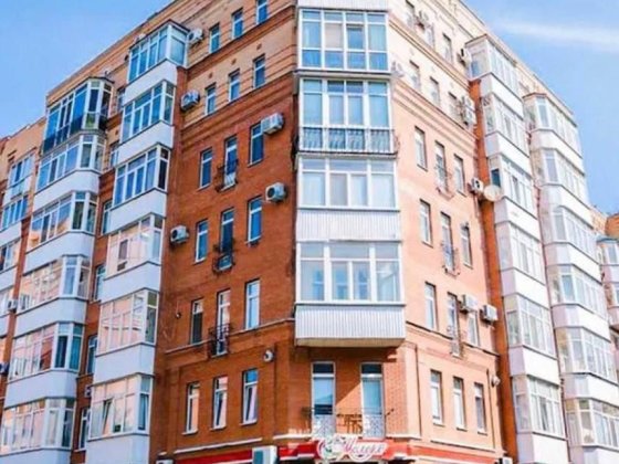 Чорновола 2 Центр парковка у дворі вільна Полтава