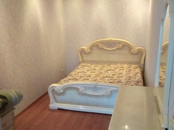 Сдам 2х ком.кв.96 кв, Есенина 11 , 4/ 4 Кривой Рог