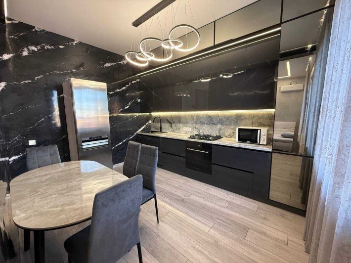 Оренда 2к квартири на пл. Визволення - фото 1