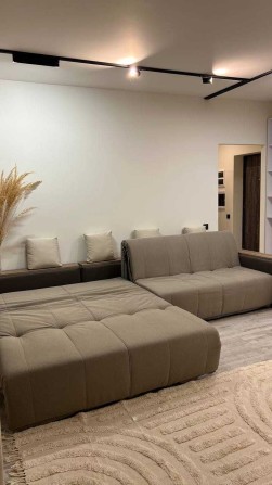 Сучасна та простора квартира в новобудові - фото 1