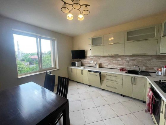 Оренда 4х кім квартири Центр + гараж Рівне