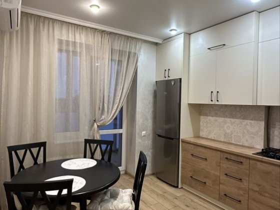 Оренда 1 кім новобудови,вул. Квашенка.Закрита територія.Р-н Екватору Рівне