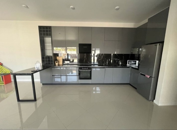 Продам добротный дом в отличном районе - фото 1