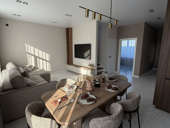 В продажі гарний дуплекс з готовим ремонтом та меблями Софиевская Борщаговка