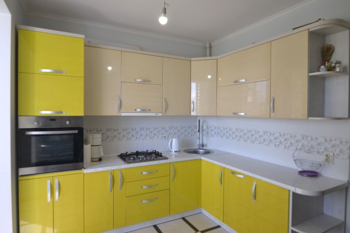 Оренда 3-кімнатної квартири в районі Бам - фото 1