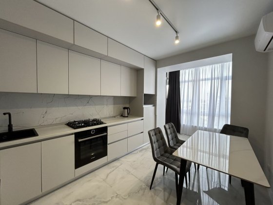 Оренда сучасної 2к перша здача Містечко Центральне Івано-Франківськ