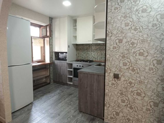 Поділ. 2к , Тепла, газ поверхня , світло. Паркомісце. Полтава