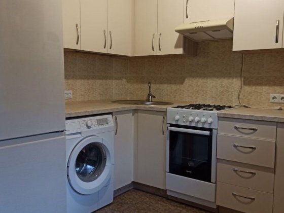 Браїлки гарна квартира парковка у дворі Полтава