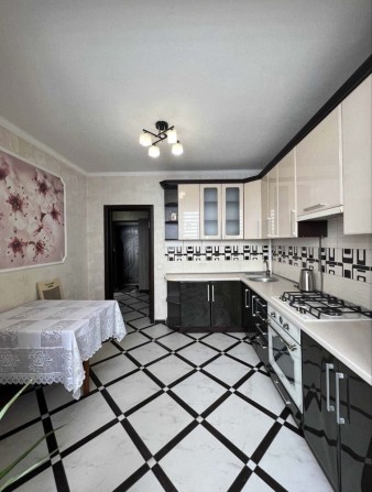 Перша здача! 1 кімнатна біля Метро, Велес - фото 1