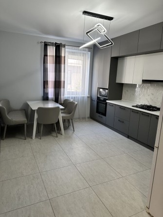 Оренда квартири із зарядкою електрокару - фото 1