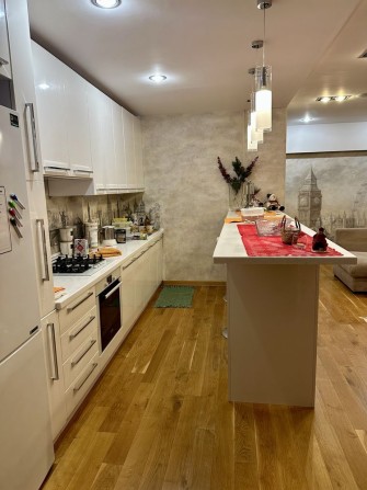 Довготривала оренда 3 кімнатної квартири в центрі із паркомісцем - фото 1