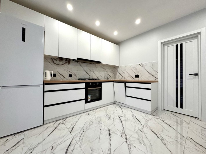 Здається в оренду простора 1-кімнатна квартира в ЖК «На Щасливому». - фото 1