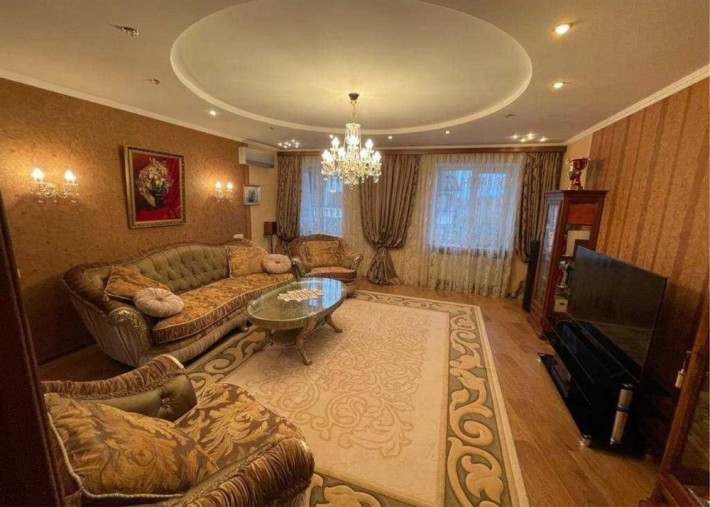 5-к Центр, Свет не выключают - фото 1