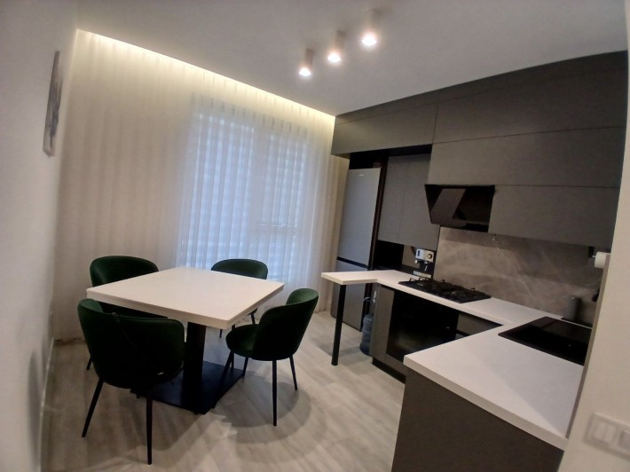 Оренда 2х кімн нов. Чернівці Район Майданн

Здається  2 км новобудова - фото 1