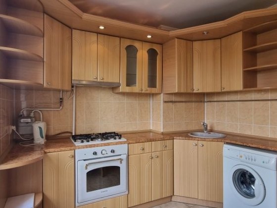 Оренда квартири на Шуменському .  Ліфт працює . Взимку тепла . Херсон