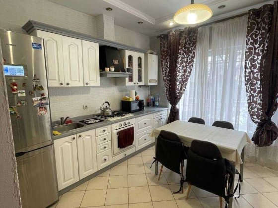 Продам  2-х этажный дом на Черемушках со своим участком. ГАЗ/АГВ. Одеса