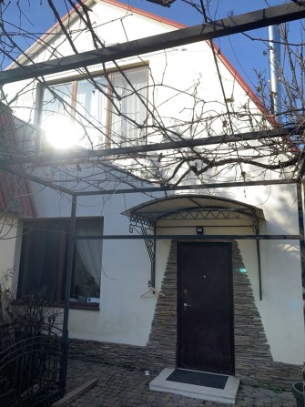 Двухэтажный дом Малиновский Район - фото 1