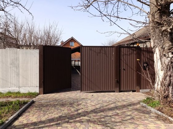 Продам дом в Харькове, в шикарном месторасположении. Харків