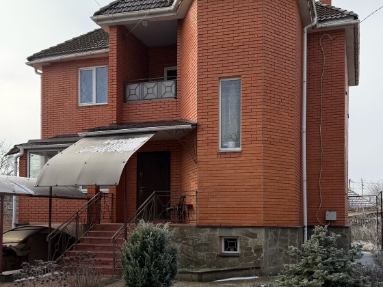 Продам двоповерховий будинок вул Вінграновського