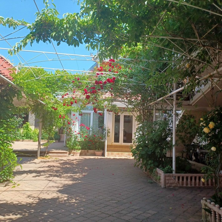 Одесса, ул. Победы. Продается дом с широкими возможностями - фото 1