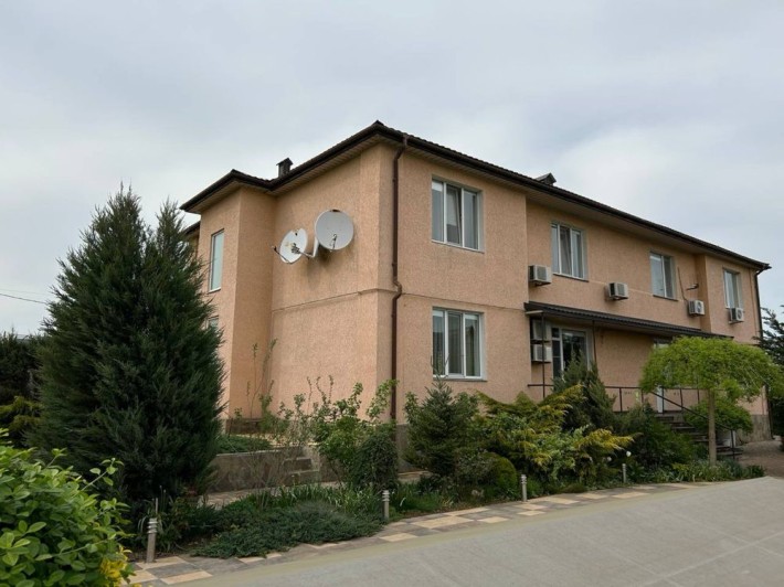 Власник! Продаю будинок з територією та басейном - фото 1