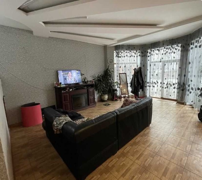 Продам дом с ремонтом на Слободке. 10 соток. Гостевой дом - фото 1