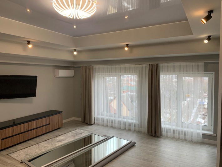 Оренда двокімнатної квартири з білим ремонтом і меблями біля АТБ - фото 1