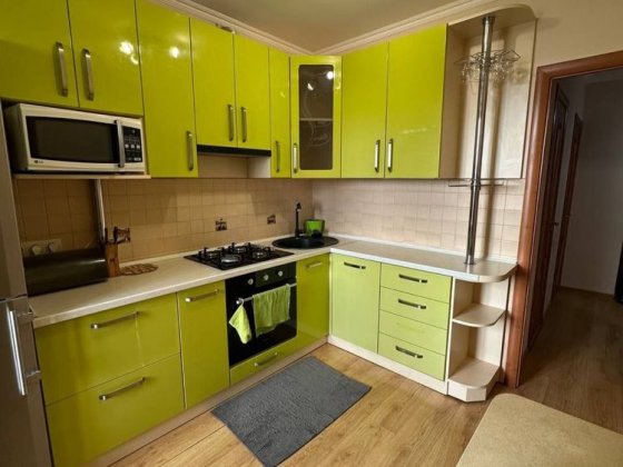 1км на розі Скальда-Героїв Майдану Черновцы