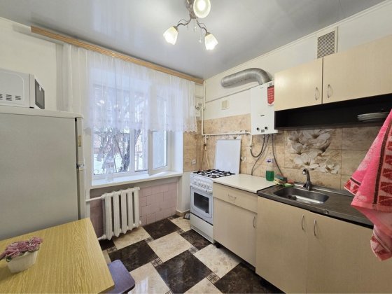 Здам 1 кімнатну, НЕБЕСНОЇ СОТНІ (ТЦ ФОРМАРКЕТ), ЛІЖКО з НОВИМ матрасом Черновцы