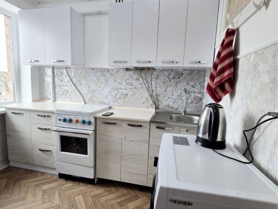 СВІТЛО НЕ ВИМИКАЮТЬ! Здам 2х кімнатну, ПРОСПЕКТ Незалежності - Головна Черновцы